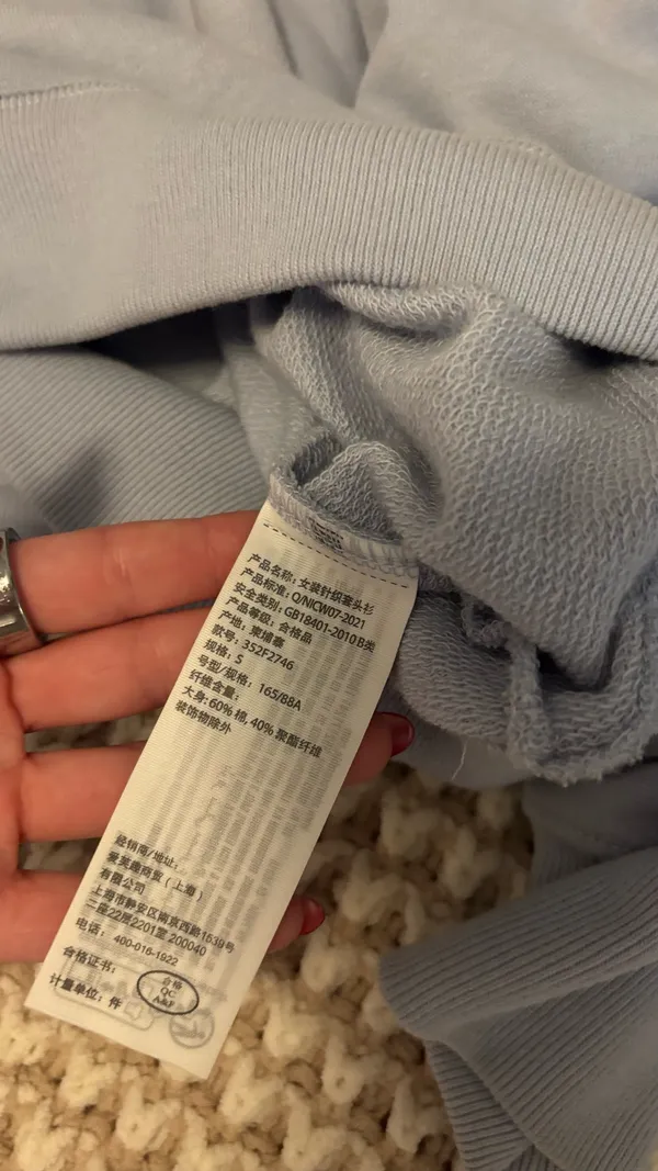 Hollister Off-The-Shoulder Crewneck - Image 6
