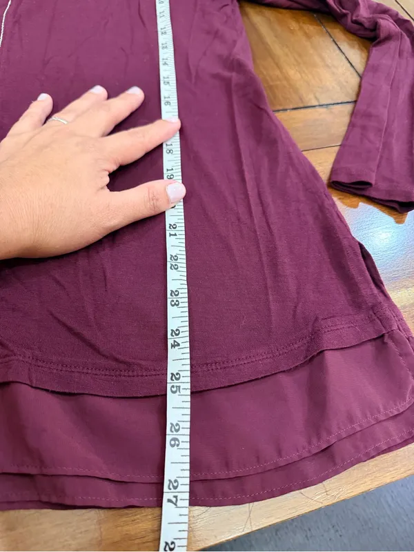 White House Black Market Burgundy Embellished V-Neck Chiffon Hem Top M - Image 8