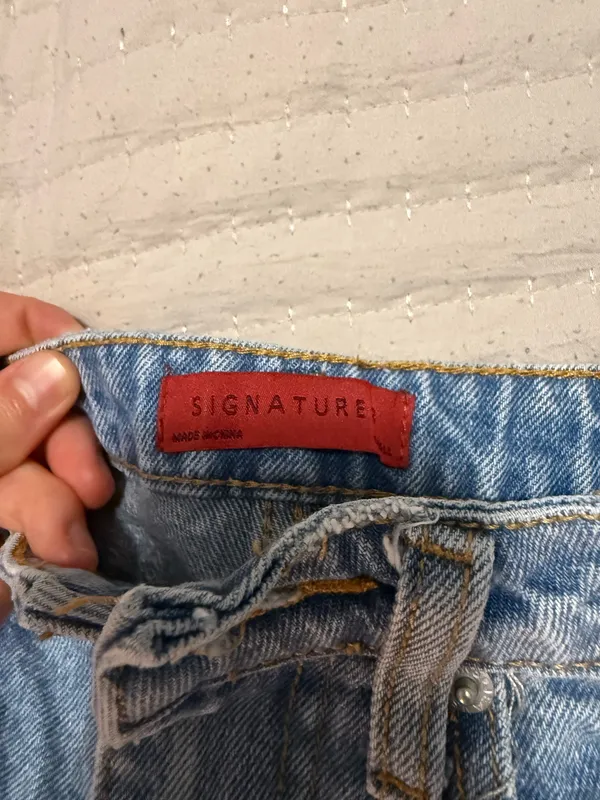 Signature 8 Shorts - Image 2