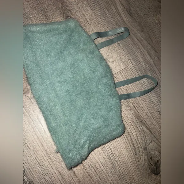 Gymshark x Whitney Simmons Rare Fuzzy Green Sports bra top M - SOLD OUT ONLINE - Image 4