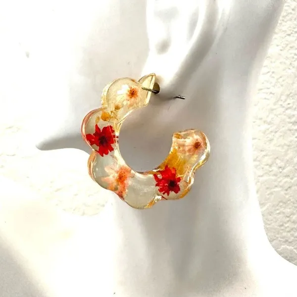 Dried Flower Acrylic Hoop Earrings - Image 5
