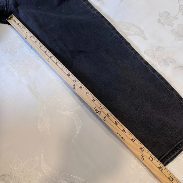 Madewell Women's Size-30 Black Wash Classic‎ Straight Leg Jeans - Image 9