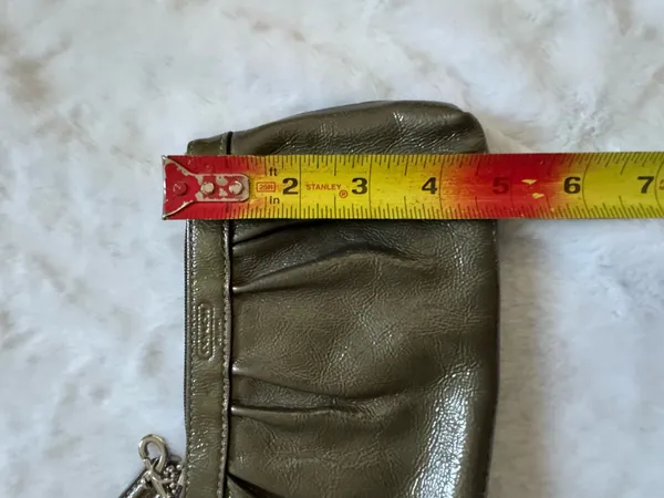 Coach Vintage Wristlet olive green patent leather - Image 10