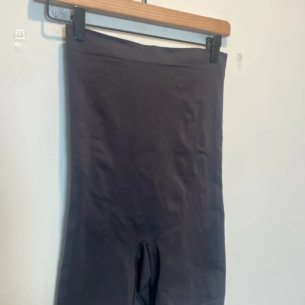 SKIMS- Core Sculpt High Waisted Shorts Black Size L - Image 3