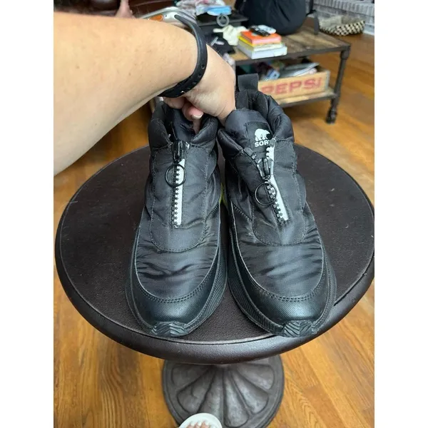Sorel Out 'N About III Puffy Zip Boots, featuring a cozy quilted black nylon 9.5 - Image 4