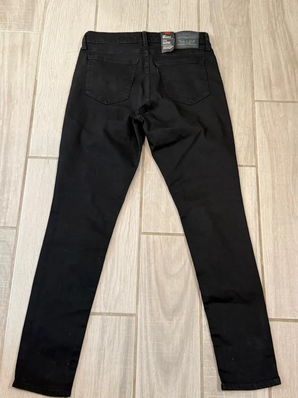 Levi's Black High-Rise Skinny Jeans for Women - Image 7