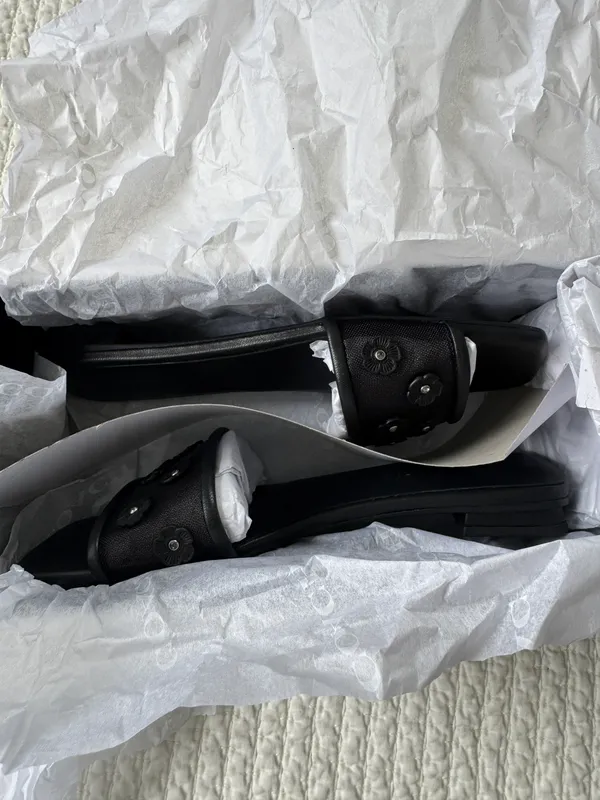 Coach NEW  SANDALS 6 - Image 4