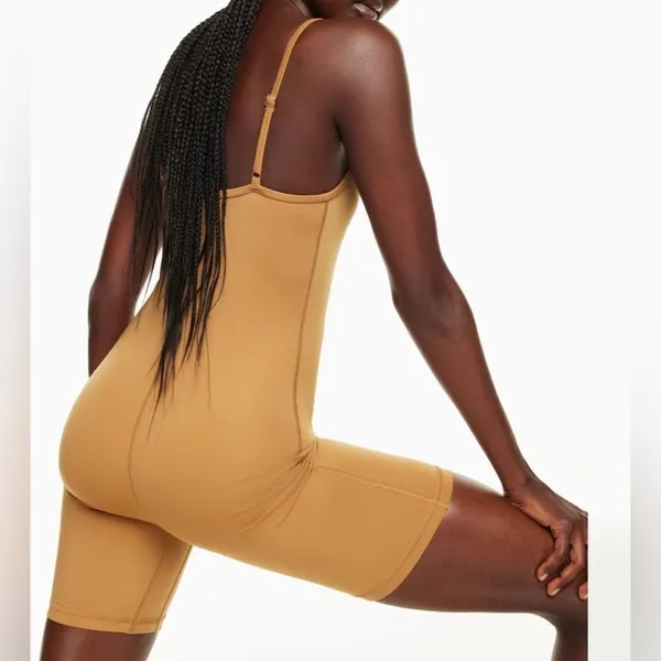 NWT TNA Aritzia TnaGLOSS™ Rhythm 7" Romper in Caramelized Brown- Size Small - Image 3