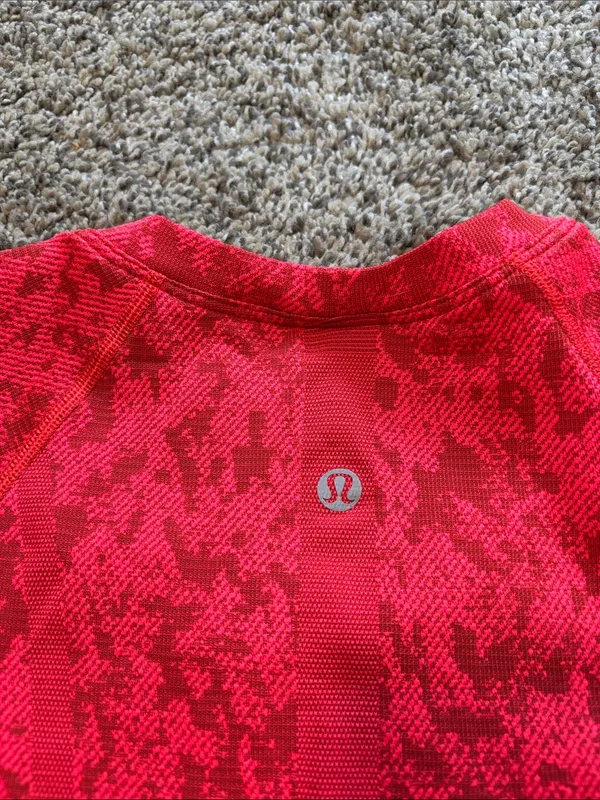Lululemon Swiftly Tech Short Sleeve Shirt 2.0 size 4 - Image 4