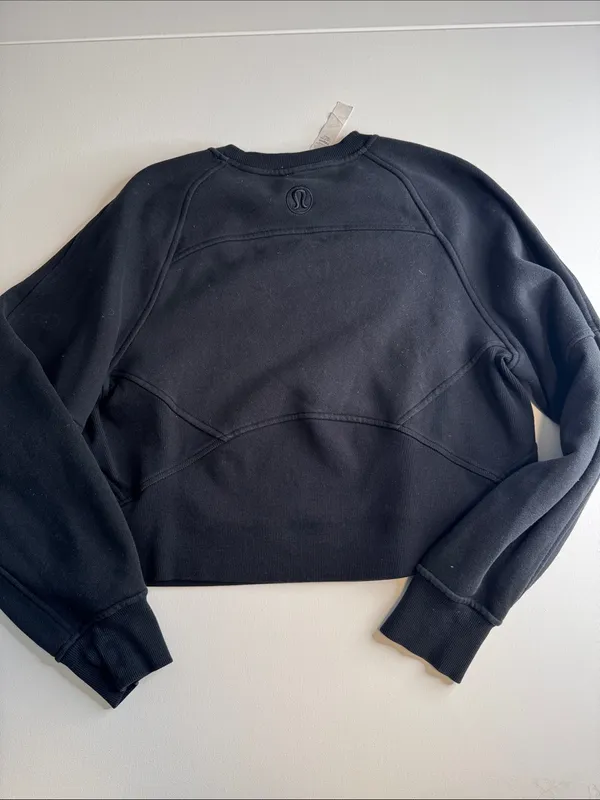lululemon athletica Women's Black Crewneck Sweatshirt - Image 5