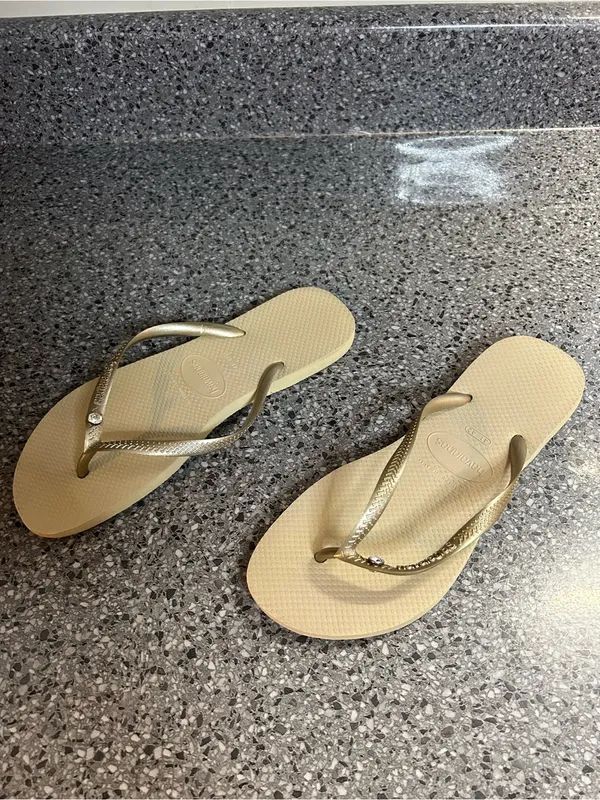 Havaianas Women’s Slim Flip Flops - Beige Footbed with Gold Straps - Image 2