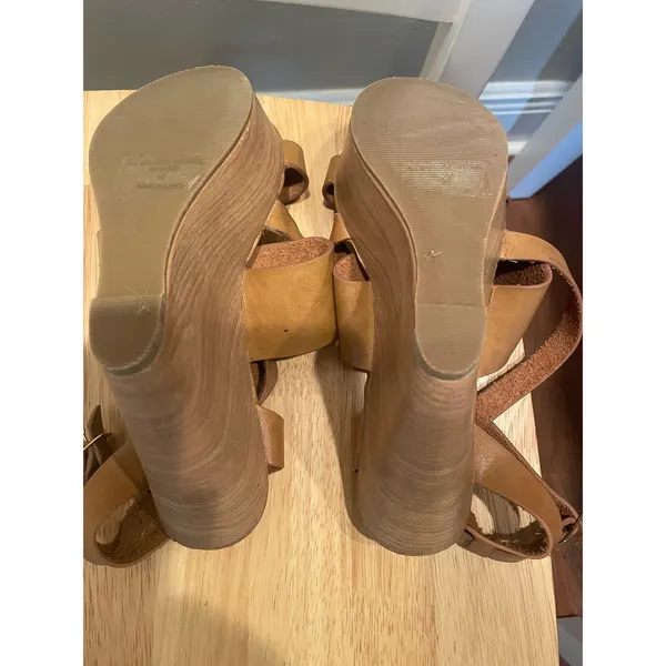Pre-Owned Red Circle Women's Tan Leather Wedge Heels, Size 8.5, $15, B51 - Image 2