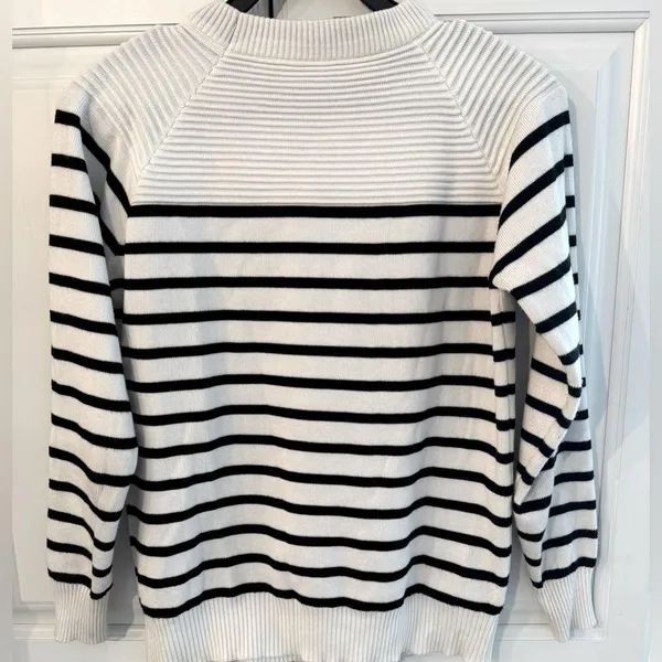 Women B/white strips round round-neck long sleeve sweater size 4 - Image 3