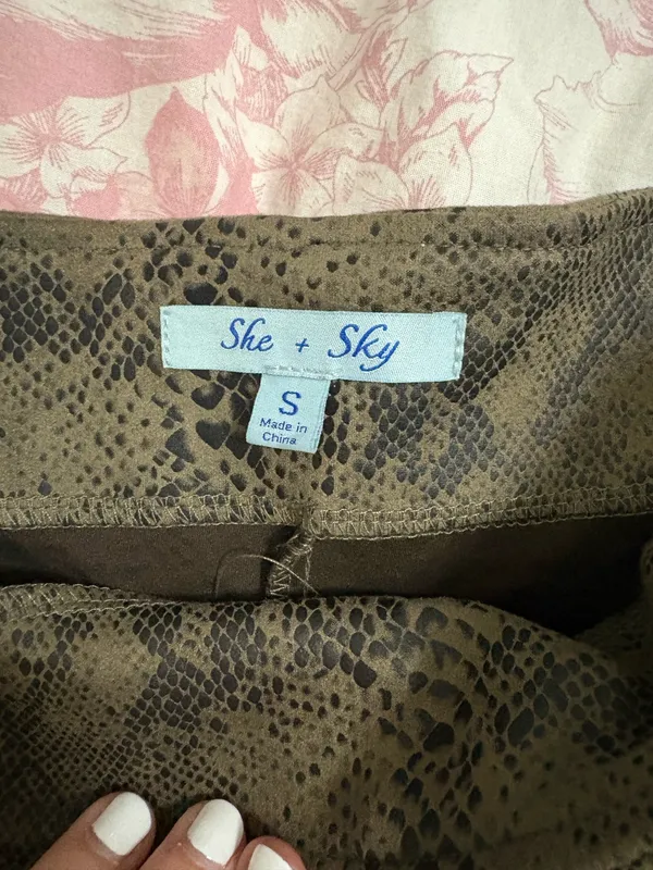 She + Sky shorts snakeskin - Image 4