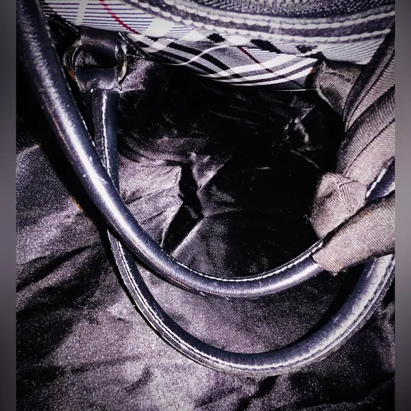 AUTHENTIC BURBERRY CHECK HANDBAG 🖤 - Image 5