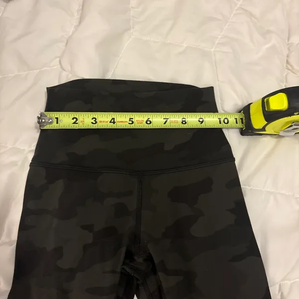 Camo Lululemon Leggings - Image 4