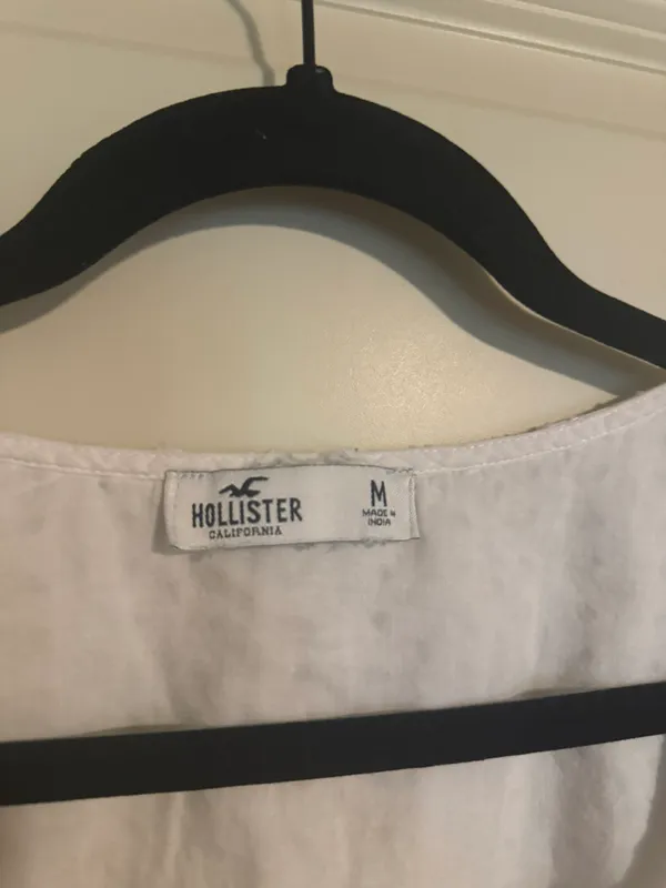 Hollister White Lace Button Crop Top - Image 4