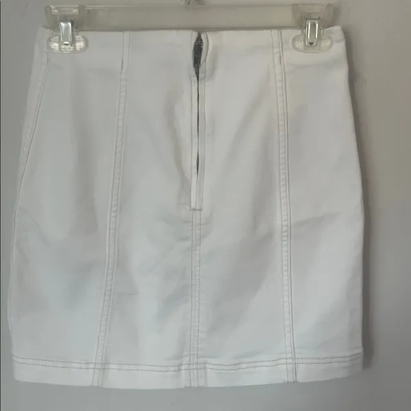 Free People white denim mini skirt, size 4 🖤 - Image 4