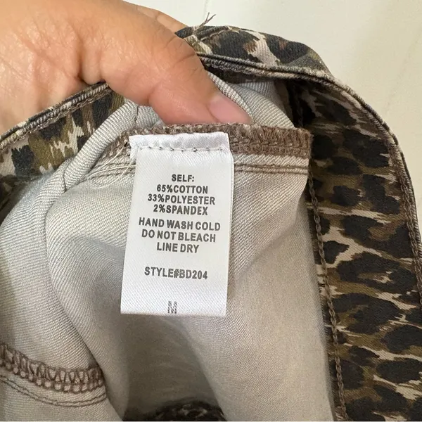 Blank Paige Leopard Print Bell Bottom Jeans Raw Hem Size M - Image 10