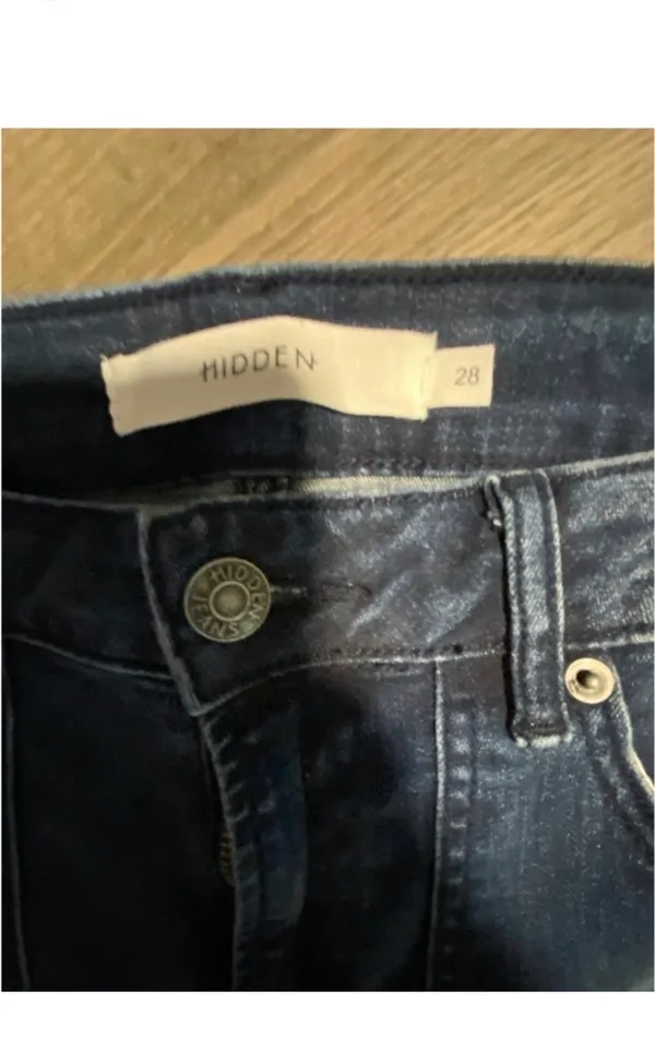 Buckle Hidden Jeans - Image 7