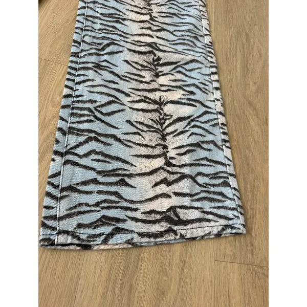 NWT Nasty Gal Tiger Print Denim Wide Leg Jeans Size 6 - Image 7