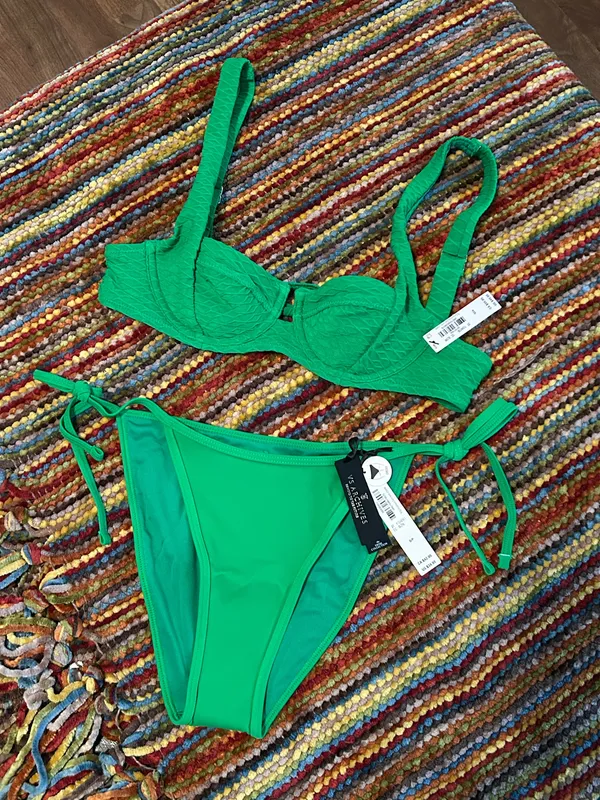 Victoria's Secret Emerald Green Two-Piece Bikini Set 32A top & small bottom NWT - Image 2