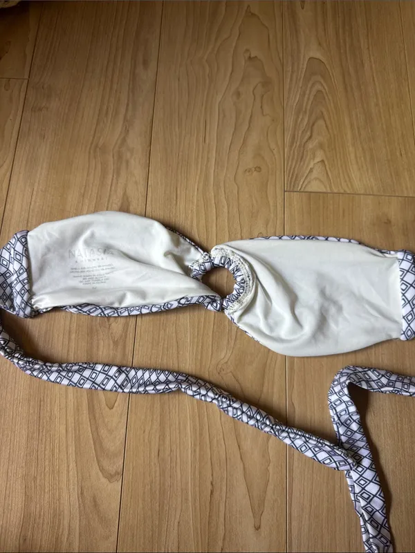 White Geometric Bandeau Bikini Top with Center Ring Size M - Image 2