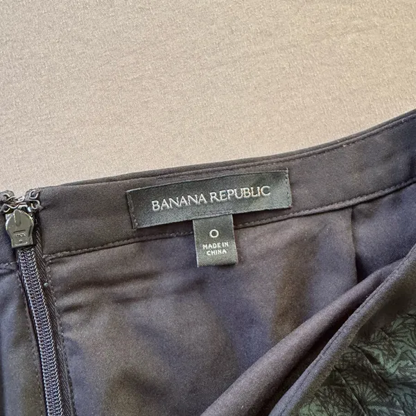 Banana Republic Pleated Small Floral Print Skirt - Image 6