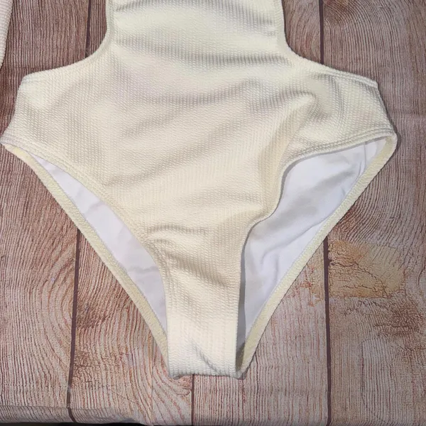 Small Textured Cream Cutout Underwire One - Image 4