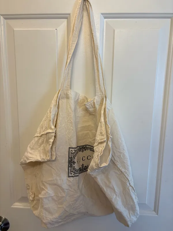 Gucci Cream Tote with Logo Plaque - Image 3
