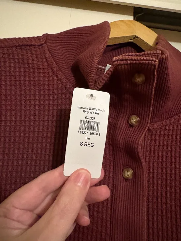 L.L. Bean Women's Sunwashed Waffle Top Mockneck Henley Small Fig Maroon NWT NEW - Image 2