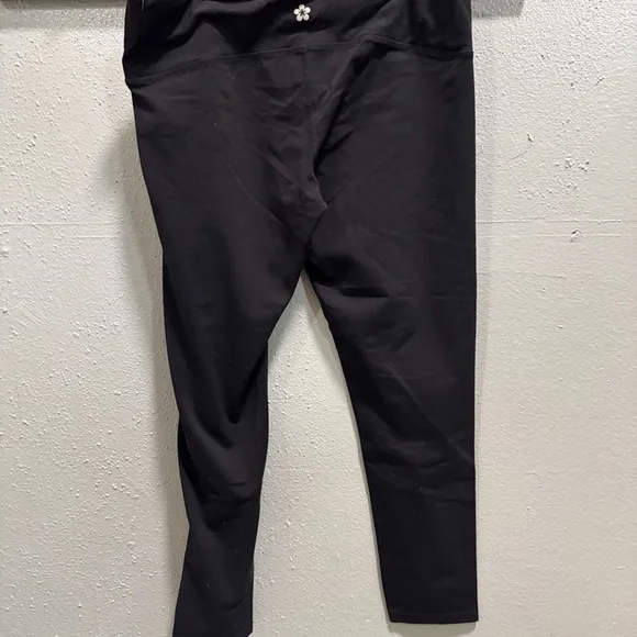Tuff‎ Athletics Black Cropped Leggings - Image 3