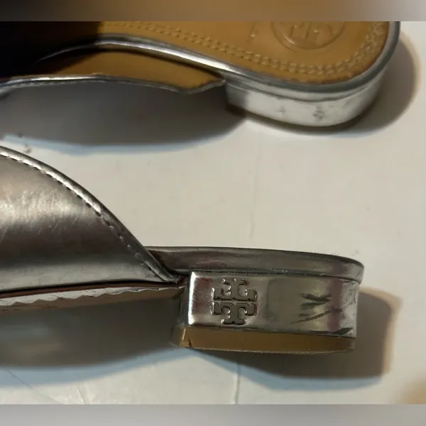 Tory Burch Pointed Toe Slip On Sandal Metallic Silver Womens 6.5 - Image 4