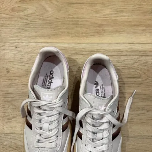 Adidas Sambas Size 7.5 women’s - Image 4