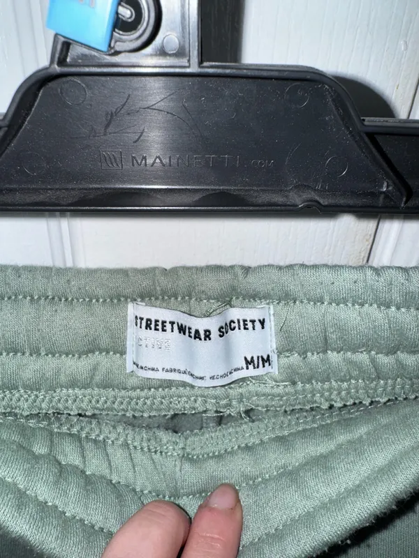 Green sweatpants size medium - Image 2