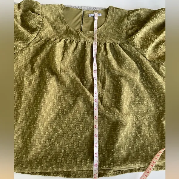 Ophelia Roe Olive Green Textured Flowy Blouse Top Size Medium NWT - Image 7
