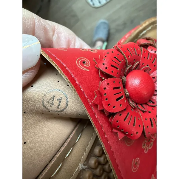 Earth Origins Cetana Red Leather Floral Thong Sandals Size 41 Massage Footbed - Image 2