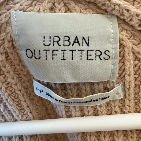Urban Outfitters Tan Shaker‎ Stitch Oversized V-Neck Pullover Sweater Small - Image 4