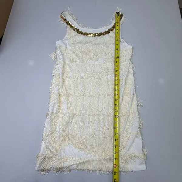 White Sleeveless Flapper-Style Fringe Mini Dress with Gold Sequin Neckline - Image 4