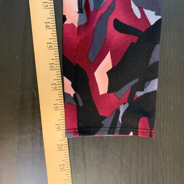 K-DEER Womens High Waisted Capri Leggings Abstract Camo‎ Burgundy Pink Gray L - Image 5