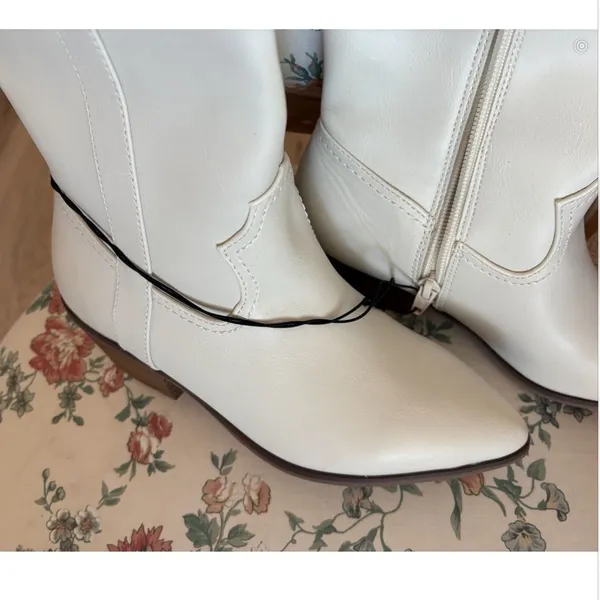 Universal Threads New white cowboy boot 5 wide calf new - Image 3