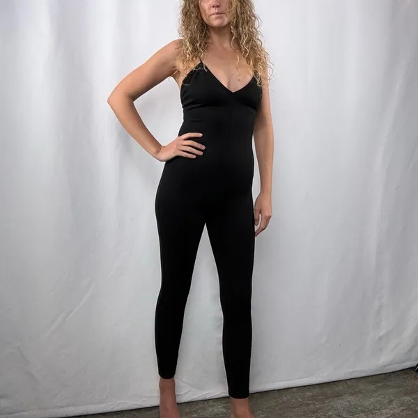 BB Dakota by Steve Madden Stretch‎ V Neck Jumpsuit in Black Size Small - Image 3