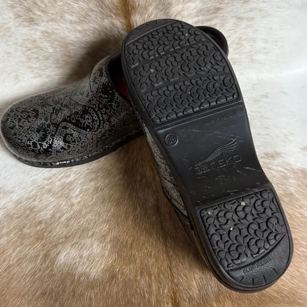 Dansko Glitzy Patent Leather Classic Clog Size 38 B54‎ - Image 10