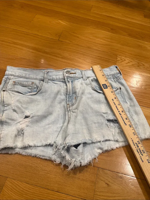 Old Navy boyfriend dristress raw hem light blue jeans size 8 . - Image 5