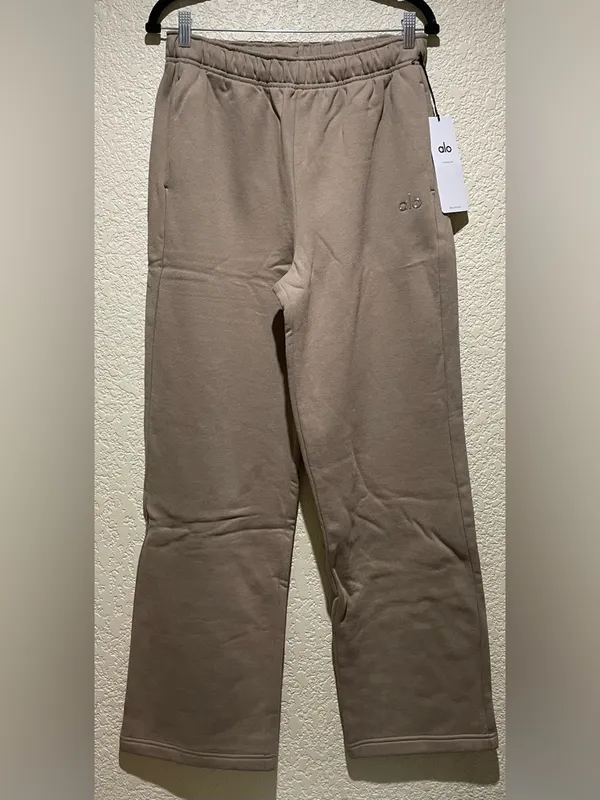 ALO Yoga NWT Accolade Straight Leg Sweatpants Gravel Size M - Image 4