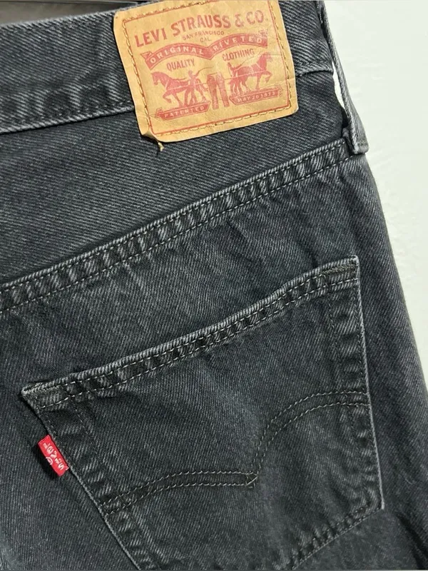 #32 NWOT Levi’s Black ‘94 Baggy Jeans Size 28 - Image 5