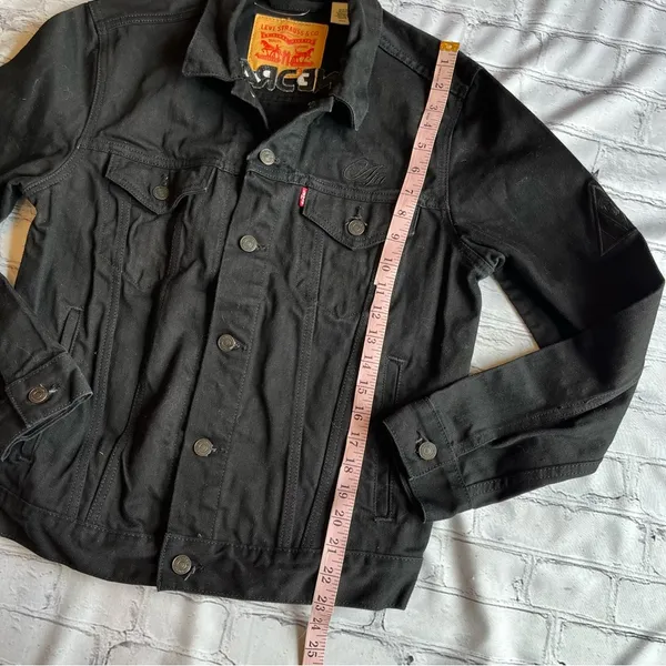 Levi’s Imagine Dragons Black Denim Womens Small Embroidered Jean Jacket . - Image 7