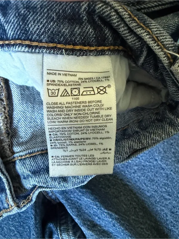 Old Navy women’s size 24 Light Blue Distressed Boyfriend Jeans - Image 5