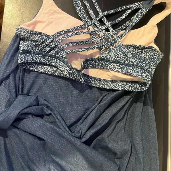 Lululemon Blue Cross‑Back Workout Tank Built‑In Bra — Medium Fit 4/6 - Image 3