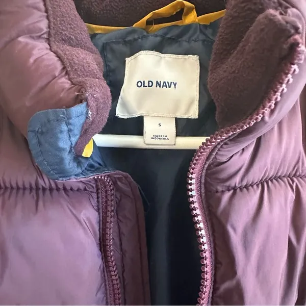 Old Navy Puffer Vest Burgundy S Women‎ Padded Sleeveless Quilted Gilet - Image 4